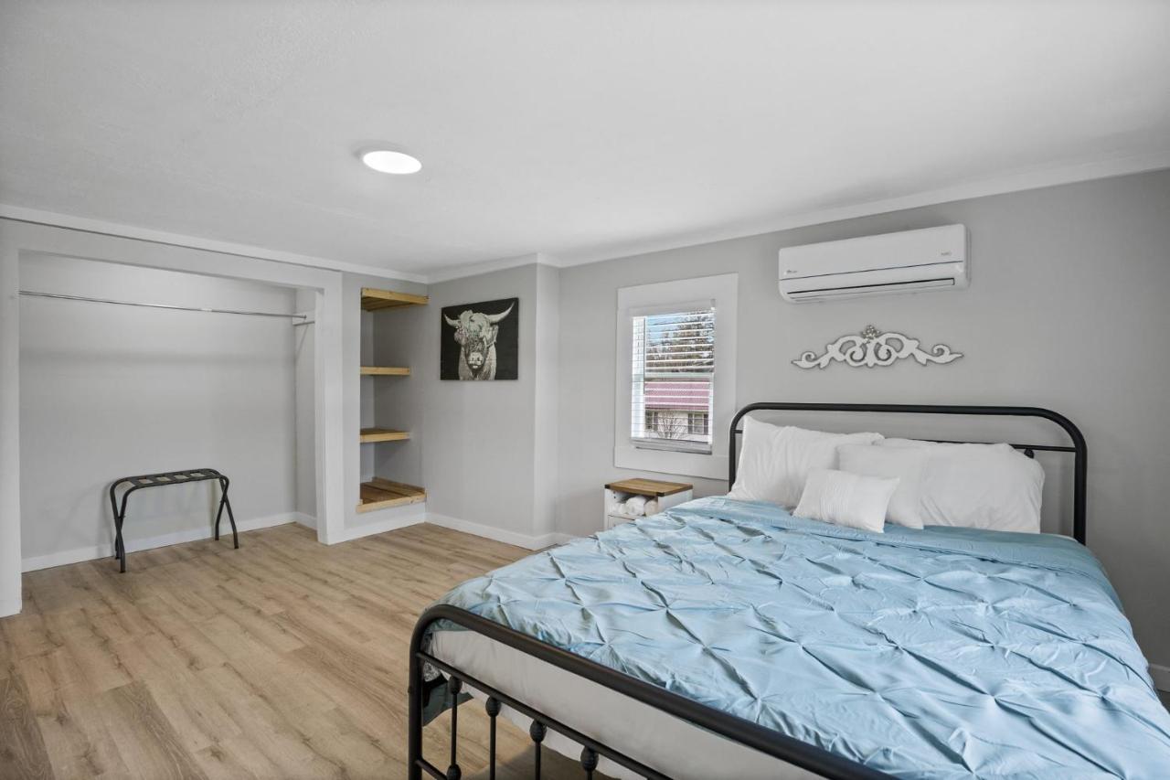 Charming 4 Bedroom Farmhouse With Large Backyard For Entertaining Mountain City エクステリア 写真