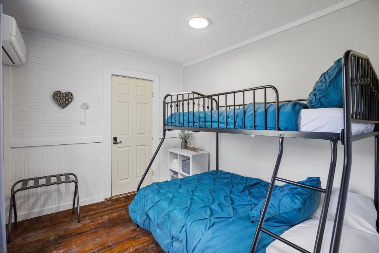 Charming 4 Bedroom Farmhouse With Large Backyard For Entertaining Mountain City エクステリア 写真